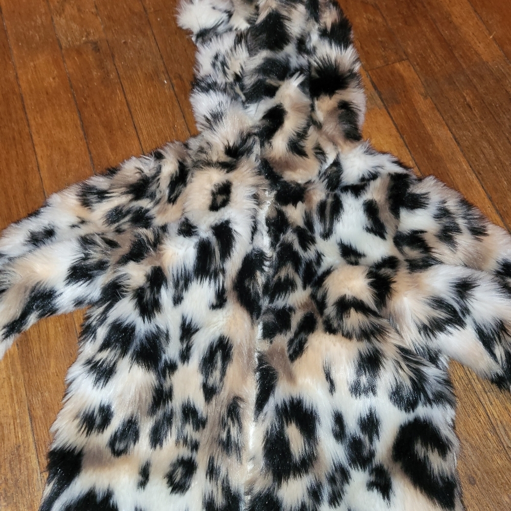 My favorite plush fur jacket 4t - Picture 4 of 7